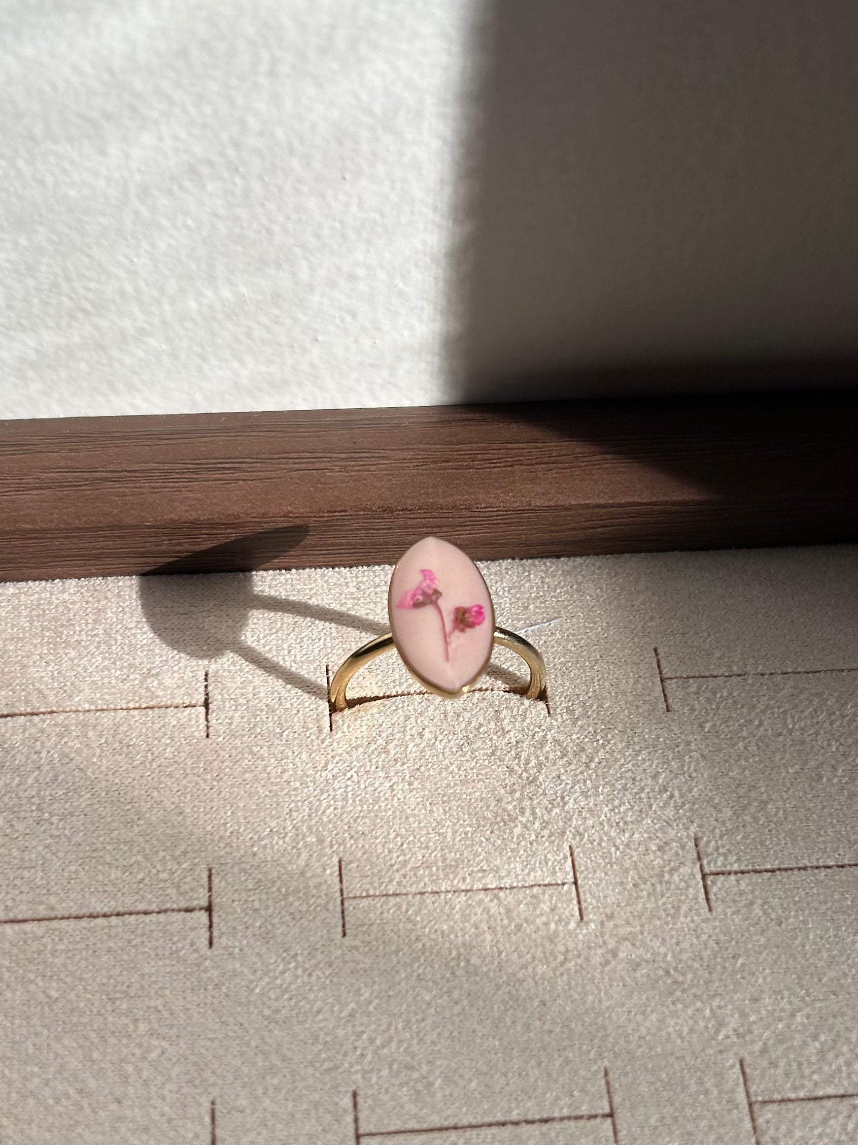 Milk Gaze Ring